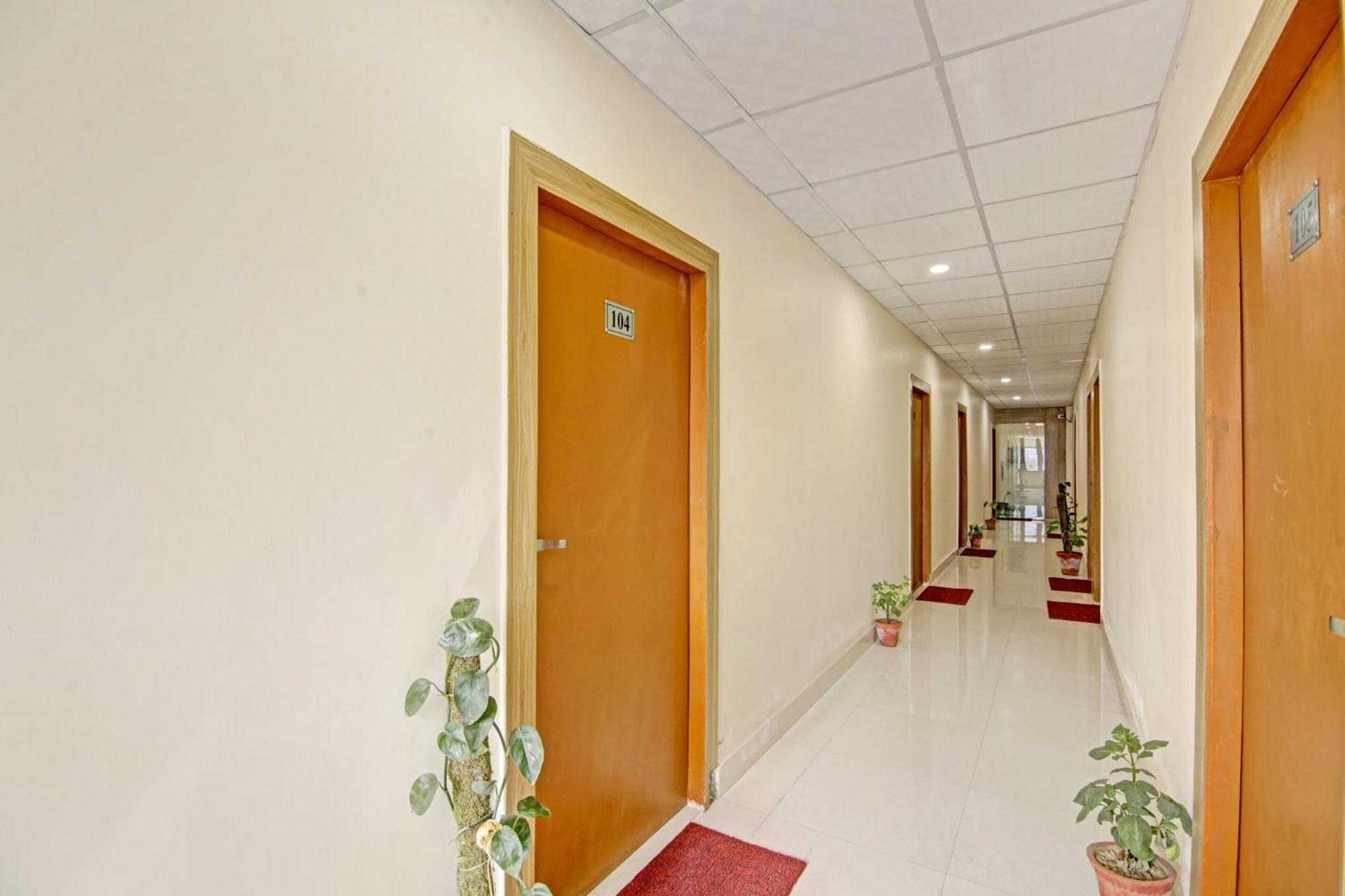 Oyo Flagship 80772 Hotel The Grand Rdc Газиабад Экстерьер фото