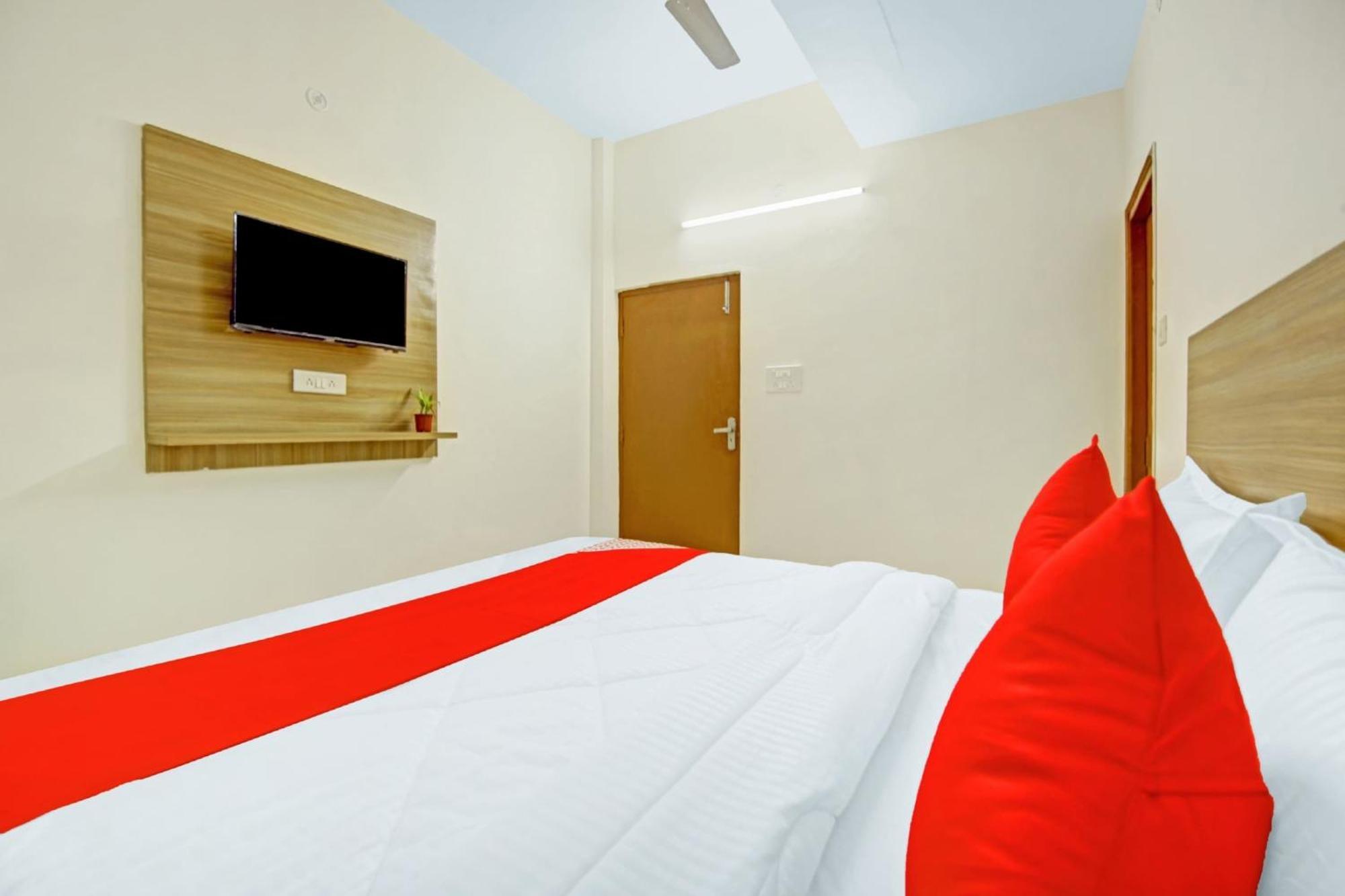 Oyo Flagship 80772 Hotel The Grand Rdc Газиабад Экстерьер фото