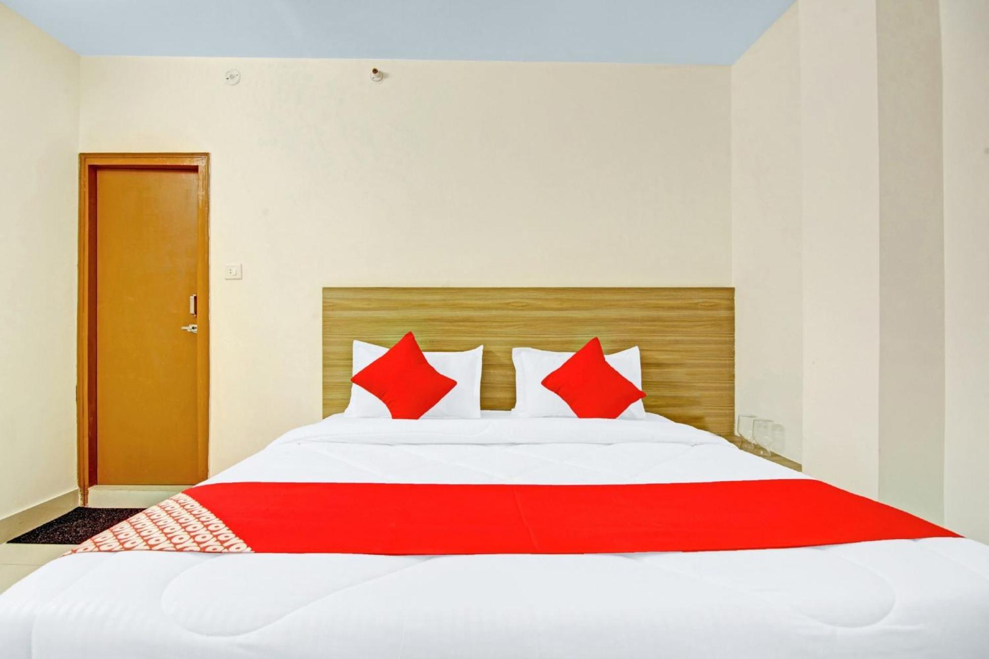 Oyo Flagship 80772 Hotel The Grand Rdc Газиабад Экстерьер фото