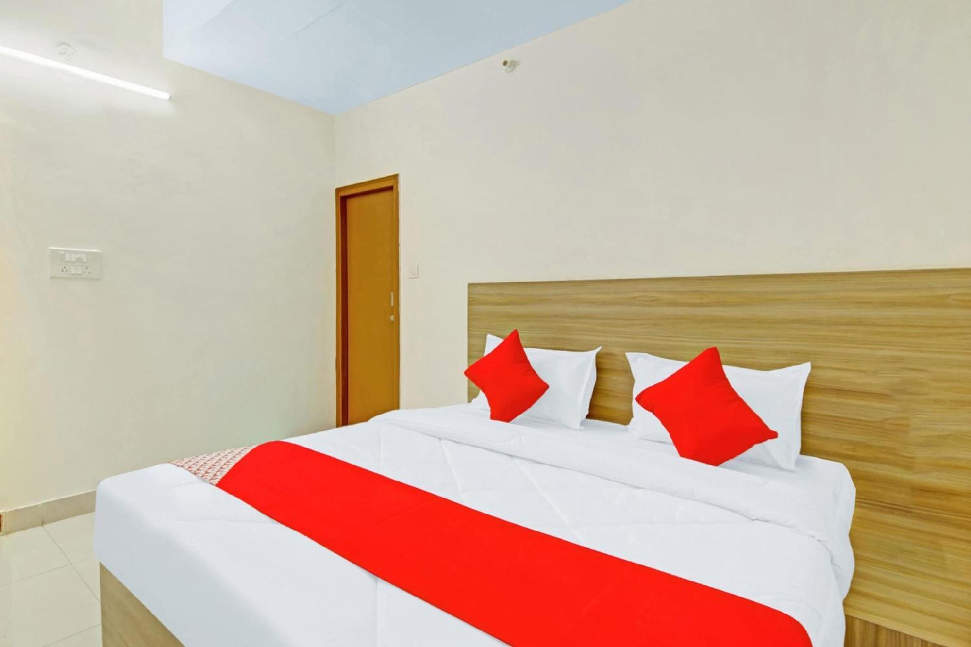 Oyo Flagship 80772 Hotel The Grand Rdc Газиабад Экстерьер фото